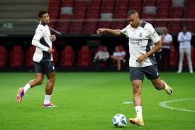 旺财28官方网站:霍伊伦排曼联球员标志性庆祝动作:C罗坎通纳S级,自己A级.